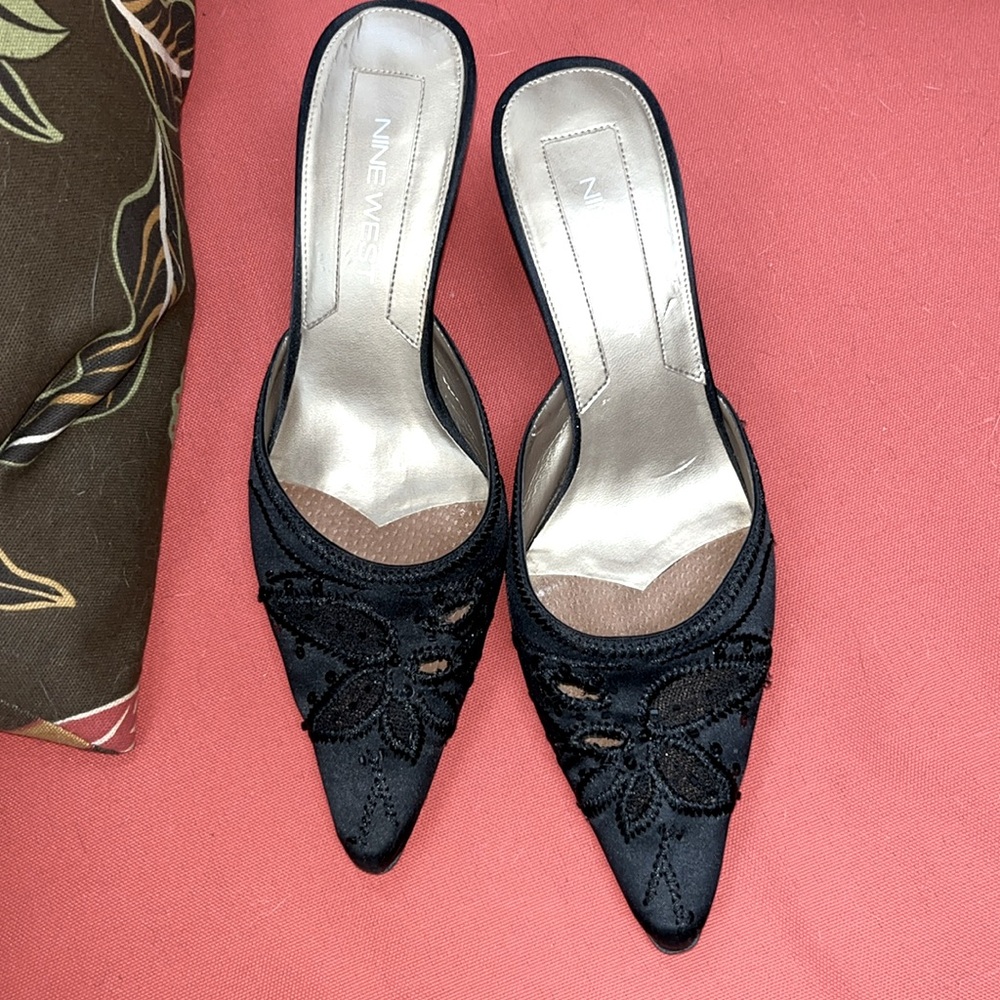 Nine West Black w beads & sequin kitten heeled mule. 7 1/2. Excellent condition